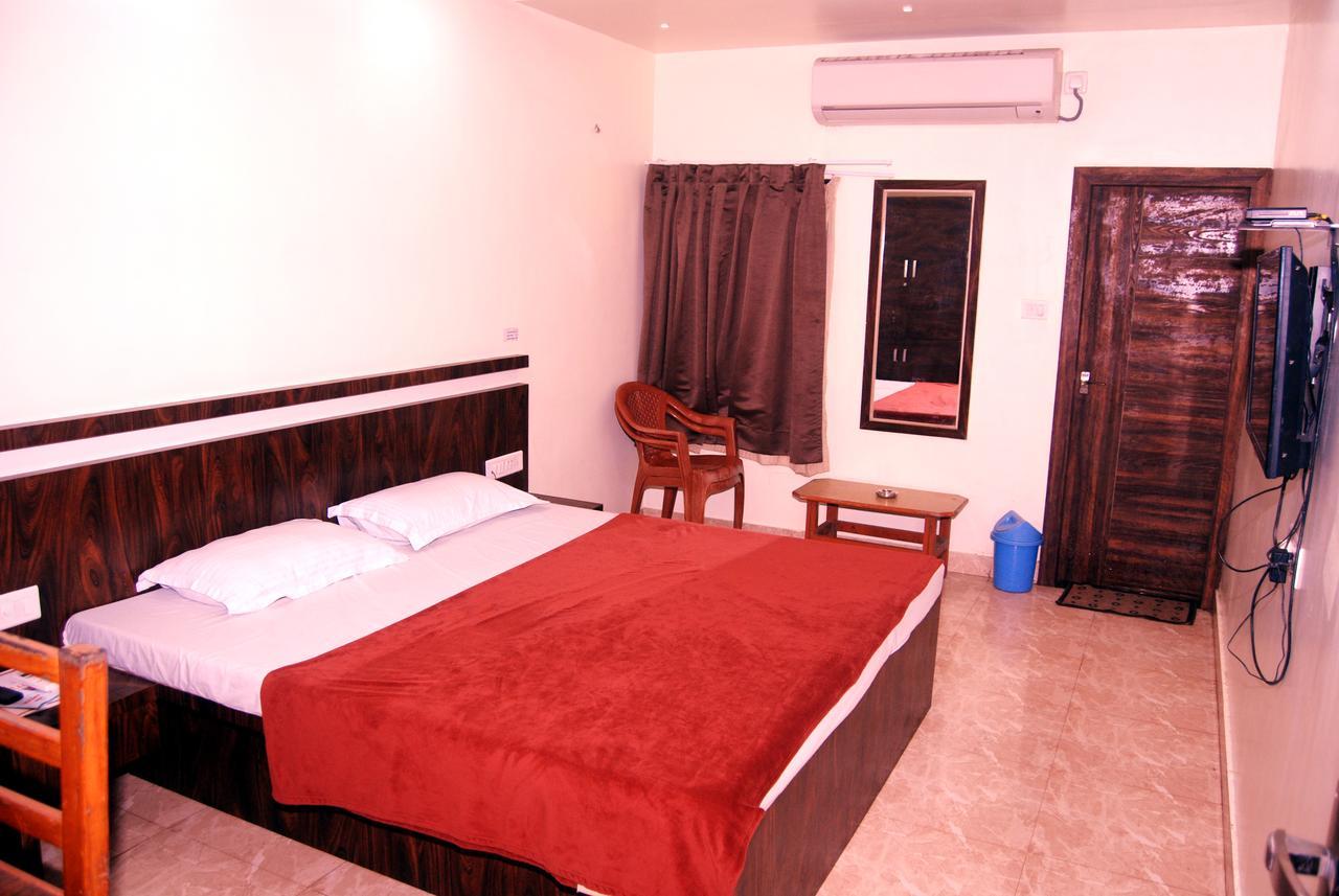 Apana Hotel Diu Luaran gambar